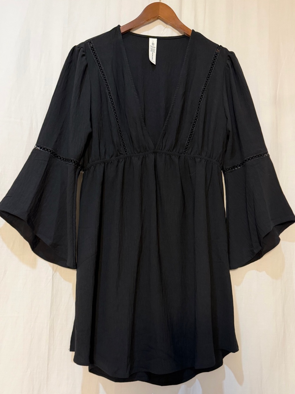 NWOT BMJL V-Neck Cover Up Tunic/Dress Eyelet Details Bell Sleeves - Black - Sz L